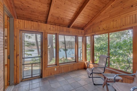Screen porch off kitchen/dining area