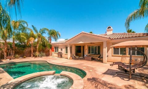 The Heat Retreat features a deep pebble tech pool and a beautiful jacuzzi.