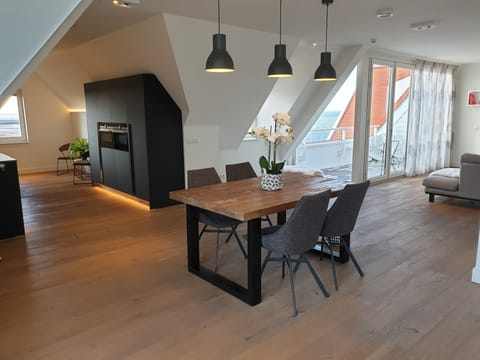 Penthouse "Windkracht 10 " at the beach of Cadzand with indoor pool! Apartment in Zeeland, Netherlands