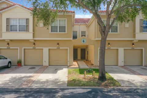 1808 sqft 2 story townhome with garage