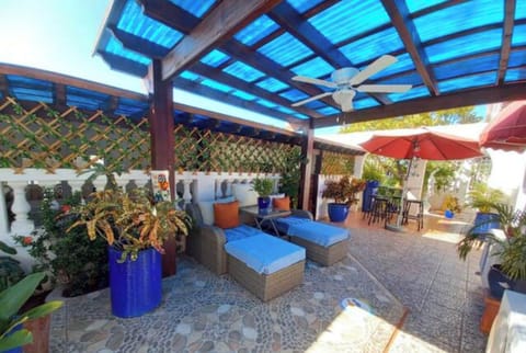 Shared lounge area, perfect for relaxing after a day at the beach!