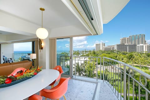 Experience all that Hawaii has to offer - from this spacious, breezy 2-bedroom condo featuring 2 lanais and breathtaking views of the ocean, park, and mountains!
