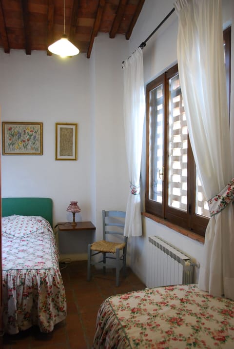 agriturismo-cabbiavoli-chianti-multiproperty-fienile-arancione-susino-bedroom