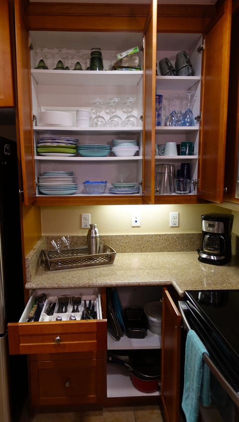 Fully stocked kitchen for any chef