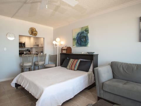 Queen bed with 8in memory foam