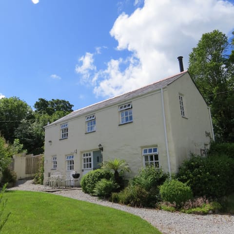 Peaceful setting from which to explore Cornwall 