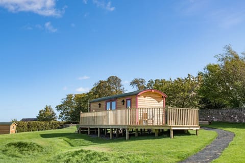 Foxglove - external view of the hut with decking area