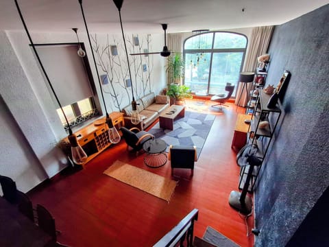 Overview of living room
