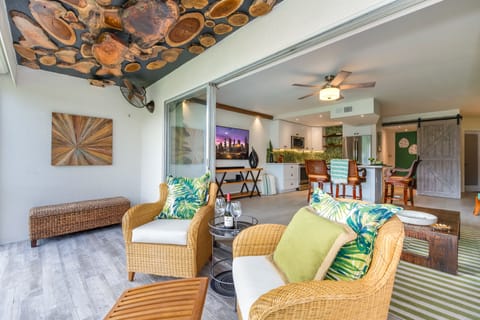 Enjoy the lani and custom exotic wood that line the ceiling.