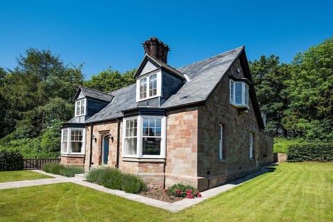 South Lodge, Twizell - lawns surrounding the cottage