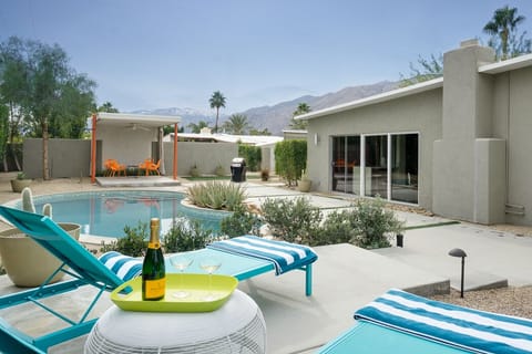 Pool/patio and great mountain views!