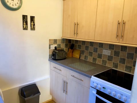 Kitchen has fan oven, hob and grill, toaster, f/freezer and all utensils