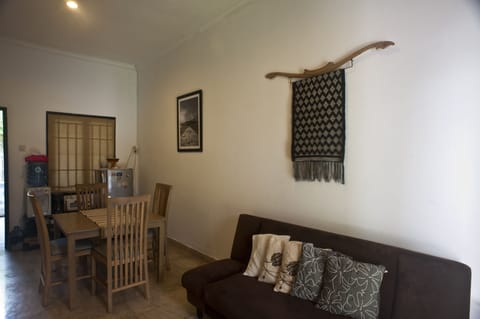 Living to dining room