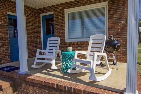 Porch w/ Seating & Grill