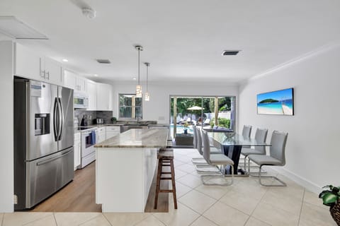 Open Layout for Effortless Hosting