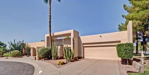 Sands McCormick Townhomes
large 2 bed 2 bath Patio home 2400 Sq ft 