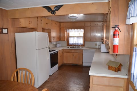 Kitchen with second table