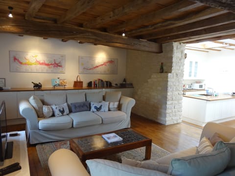 Reading, ipad-ing, ipod-ing, or just relaxing, comfort and space for everyone.