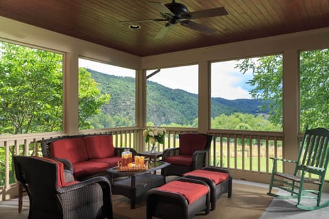 Screened-in porch