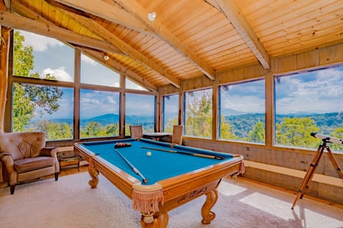 Pool table 