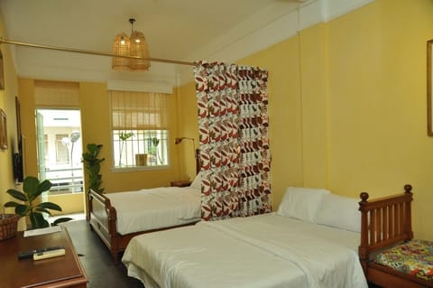 SpaceVillage-The Full House, Bui Vien St