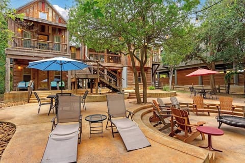 Ample seating to enjoy the peaceful outdoors.