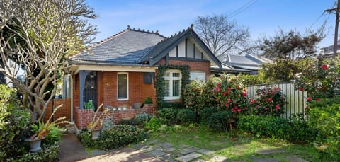 The Cottage at Neutral Bay!