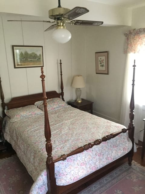 Bill & Tom’s Room w/Full size bed