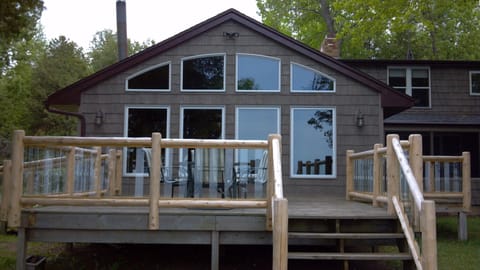 Panoramic water side deck,wheelchair access,patio set. Great room water views