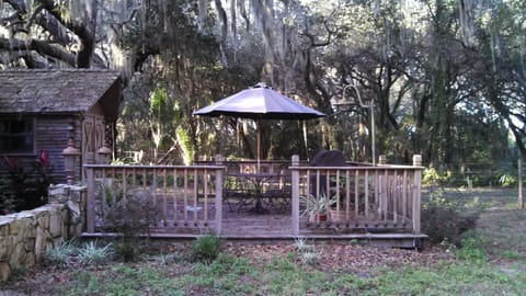 deck area with gas BBQ and washer-dryer room