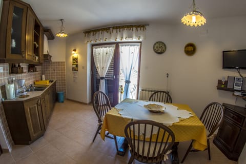 Kitchen with exit to the balcony