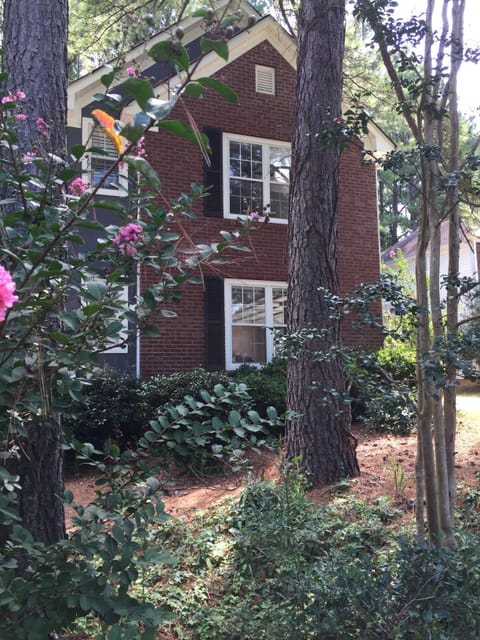 Quiet, Centrally located home in Peachtree City