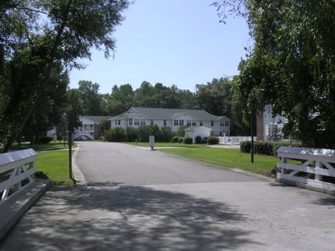 Private road access away from highway
