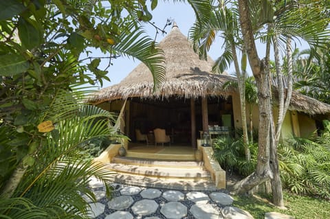 Tropical Authentic Balinese House (2br)