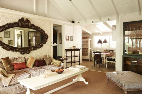 White House (3 Br/Beach/Pool)