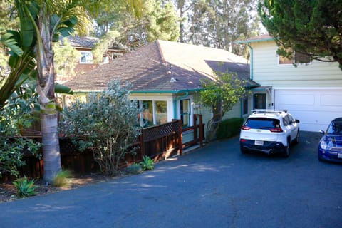 Guesthouse located on the 2nd floor of this beach bungalow.