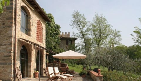 Il Visciolo: the house and the terrace