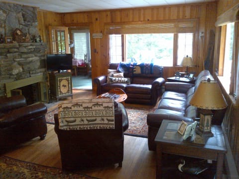 Cozy Cabin, built in the 1950's and in the family ever since. 