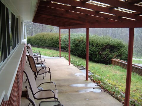 Covered sitting area to enjoy the view and fresh mountain air.