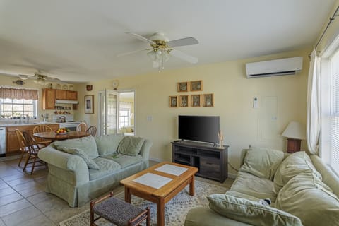 Welcome home! A big open kitchen and living room. Roku, ceiling fans, AC..