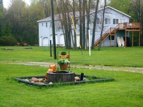 3 bdrm upper level house steps away from 300' sandy beach on 2.75 acres 