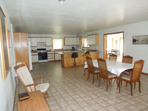 House-View 2 from dining room into kitchen