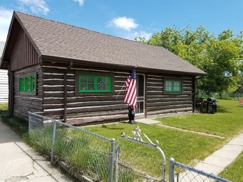 Welcome to The Gibbons 1885 Cabin in the heart of Red Lodge Montana!
