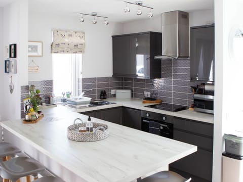 Well-equipped kitchen with dining area | Rose Cottage, Dingwall