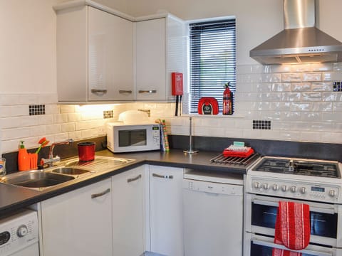 Wonderful fitted kitchen | Zonnebloem, Brymbo, near Wrexham