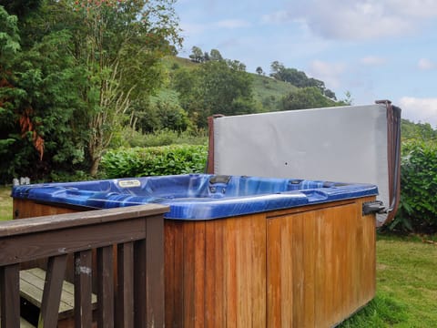 Luxurious hot tub | Edw Lodge - Boatside, Aberedw, near Builth Wells