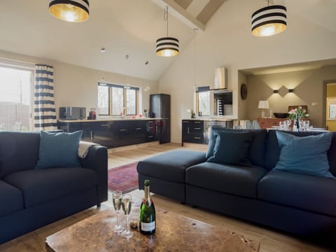 Well presented open plan living space | Station Lodge, Stretton-on-Fosse, near Moreton-in-Marsh