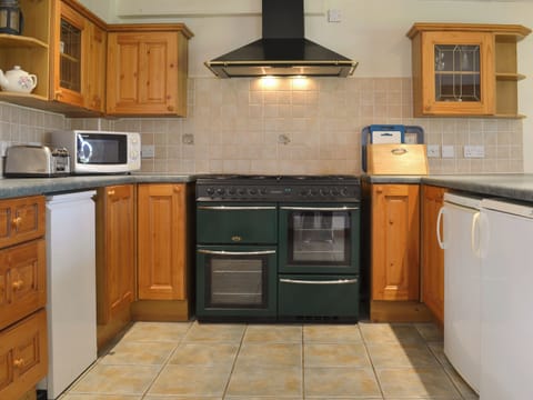 Well equipped kitchen | Church Farm Barn - Moor Farm Stable Cottages, Foxley, near Fakenham