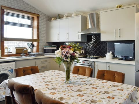 Well-equipped kitchen with dining area | Old Stable Cottage, Uplawmoor, near Barrhead