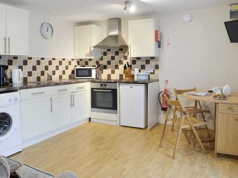 Spacious kitchen and dining room | Paddock Cottage - Trimstone Manor Cottages, Trimstone, near Woolacombe